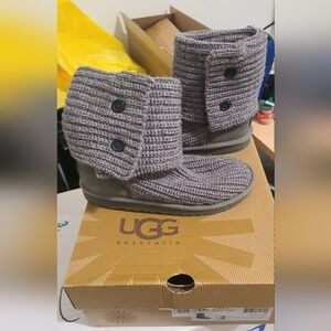 like new ugg classic cardy boots